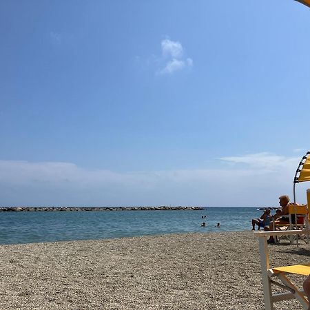 Appartamento Aria Luce Mare San Bartolomeo Al Mare Esterno foto